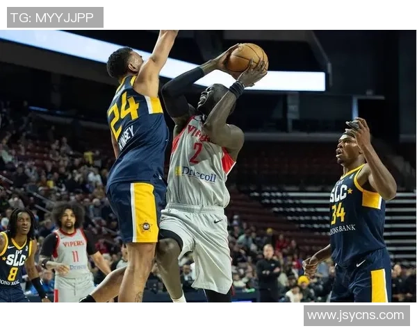 水平差太多了！火箭二队后场新秀在NBA开展联盟都有些打不明白？